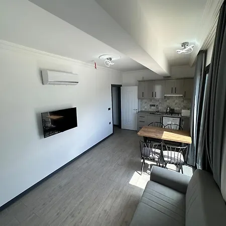 Azra 3 Kisilik Havuzlu Luex Apartment