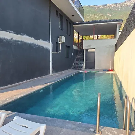 Azra 3 Kişilik Havuzlu Lüx Fethiye